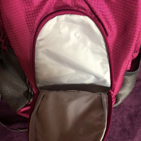 Maroon Reebok back pack - Picture 5 of 5